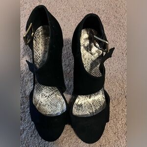 Madden Girl. Elegant Black Women's Sandals
Size 8M